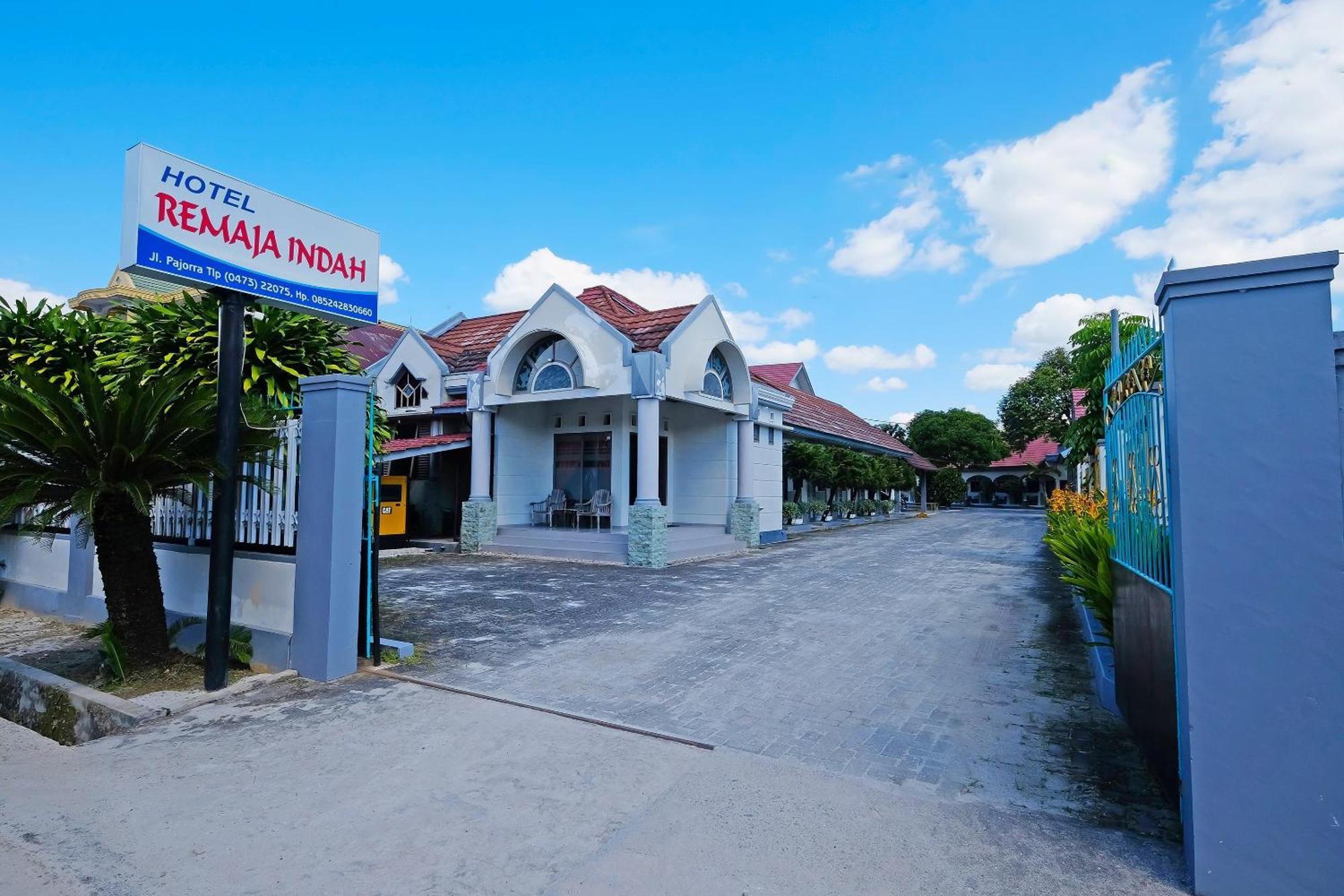 Collection O 91046 Hotel Remaja Indah Masamba Exterior photo