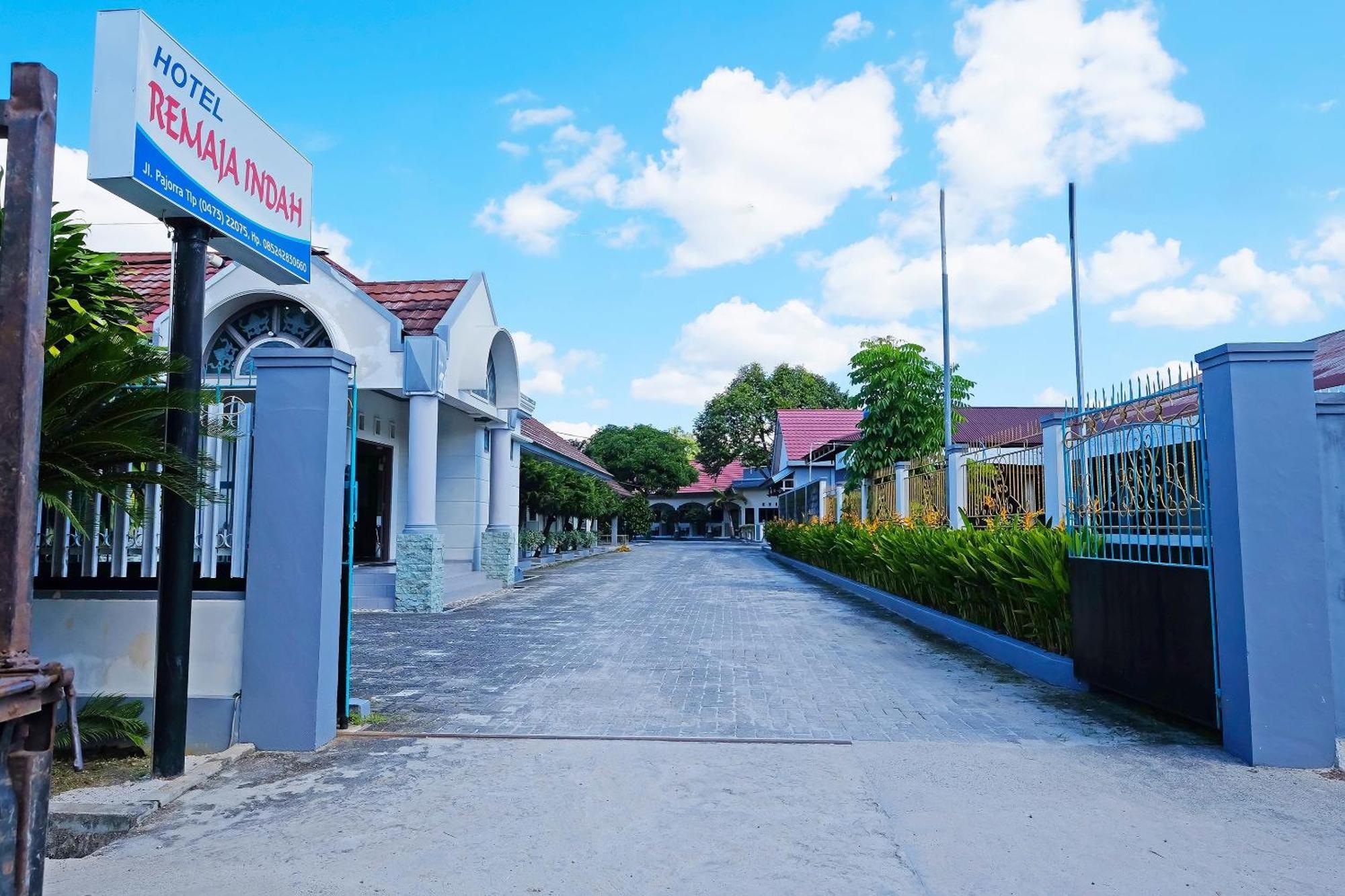 Collection O 91046 Hotel Remaja Indah Masamba Exterior photo
