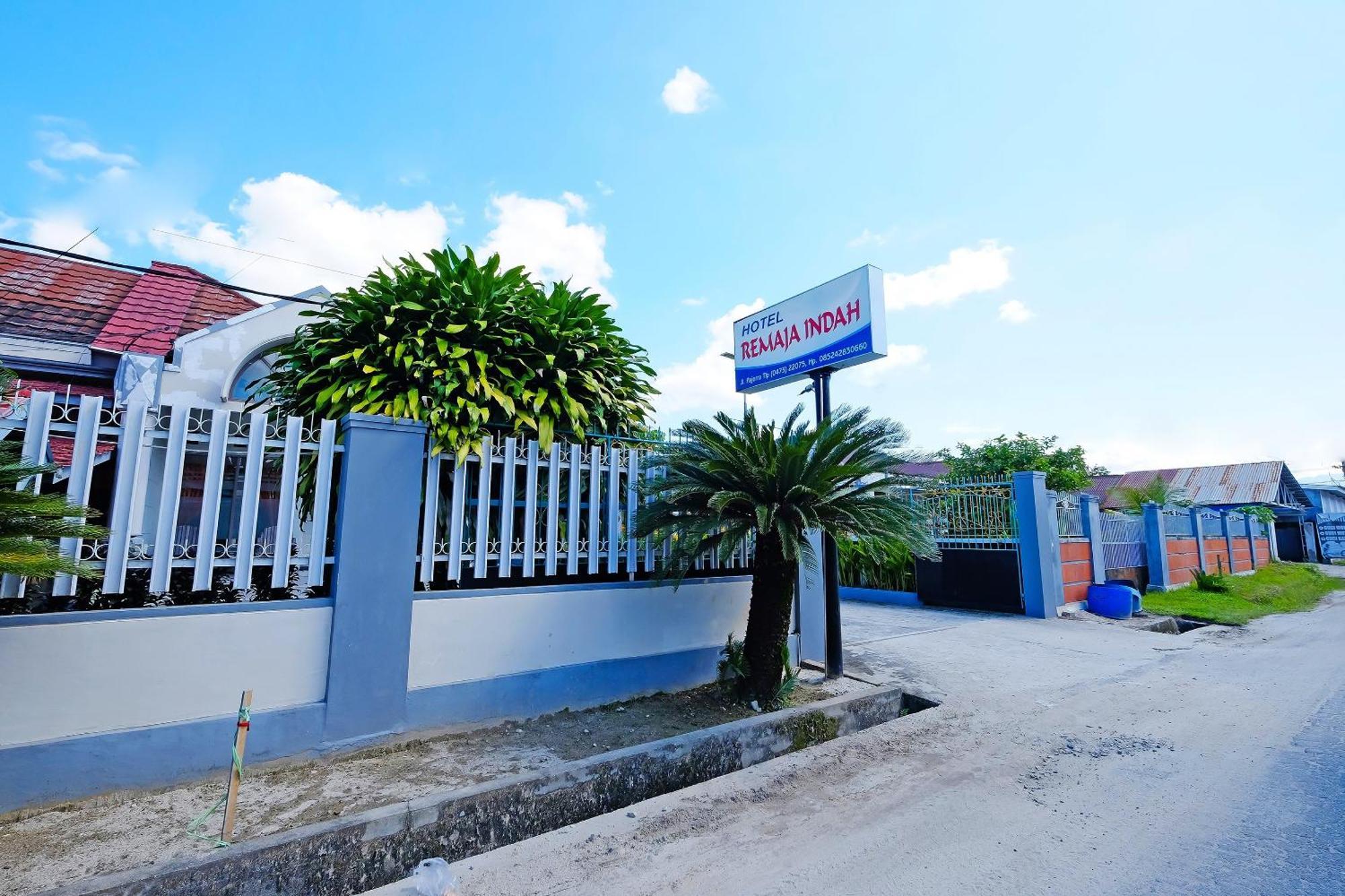 Collection O 91046 Hotel Remaja Indah Masamba Exterior photo