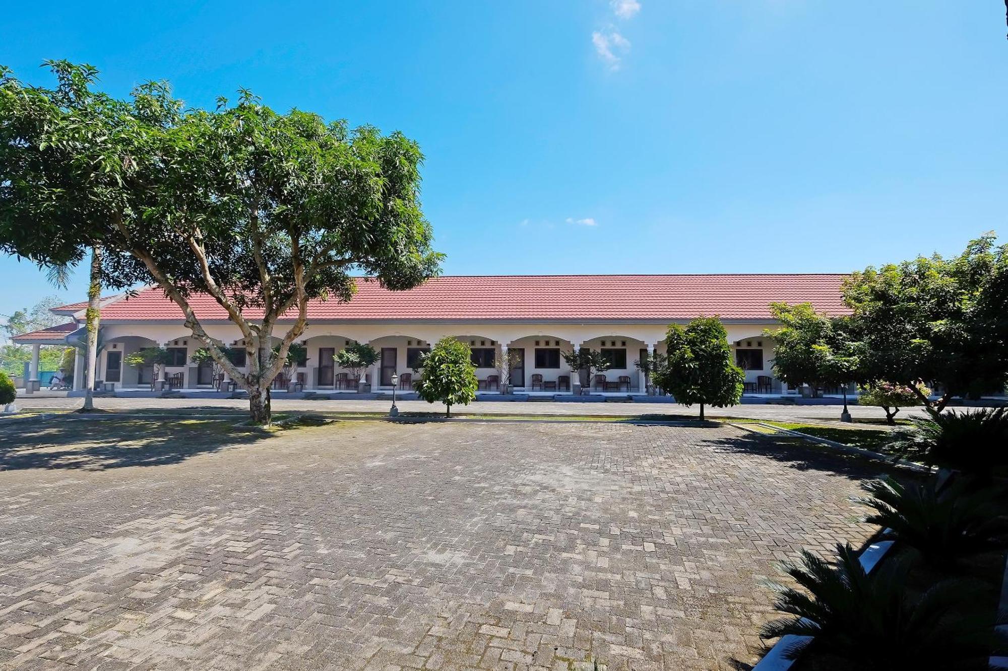 Collection O 91046 Hotel Remaja Indah Masamba Exterior photo